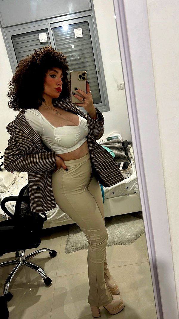 sonia.v._ instagram image archive image