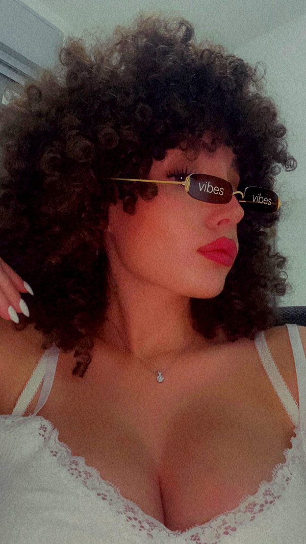 sonia.v._ instagram image archive image