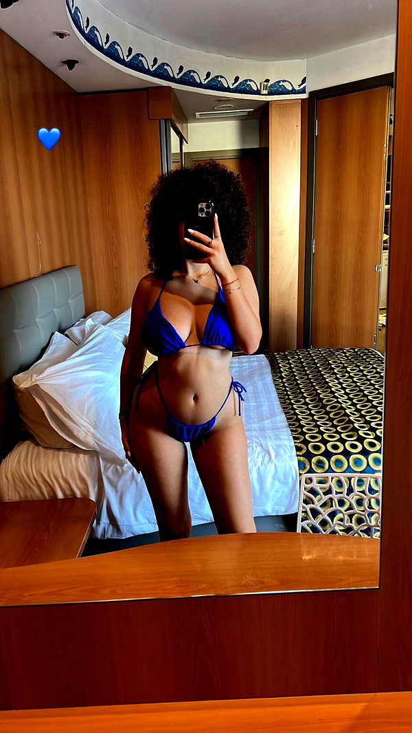 sonia.v._ instagram image archive image