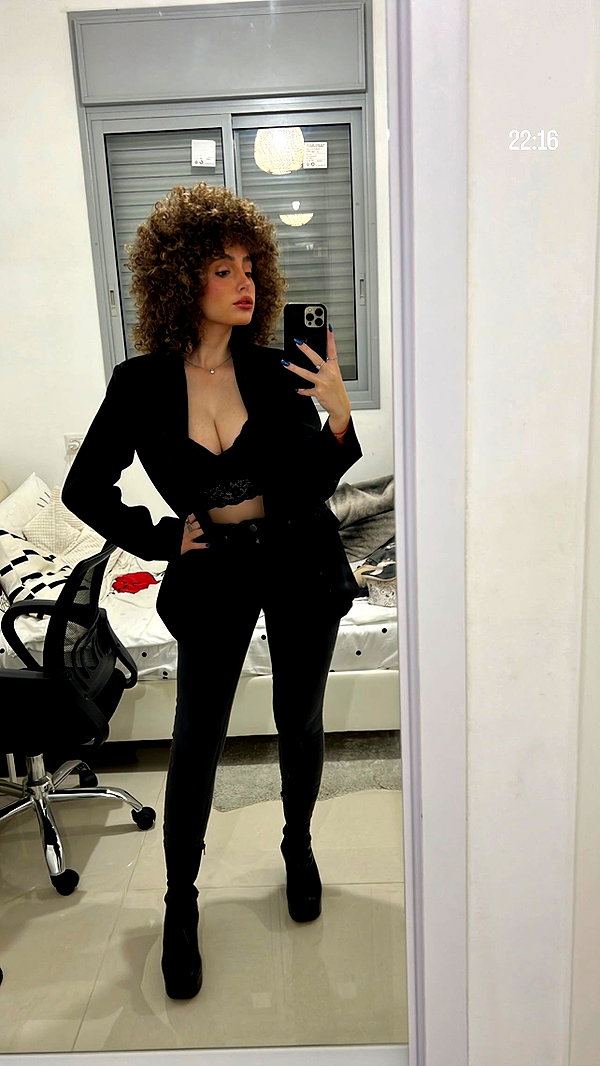 sonia.v._ instagram image archive image