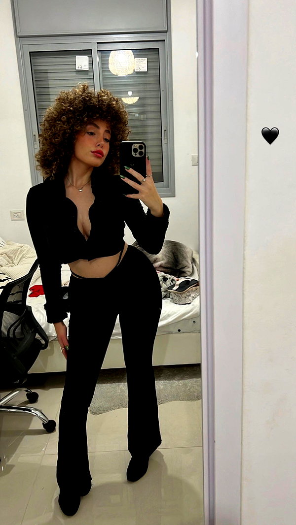 sonia.v._ instagram image archive image