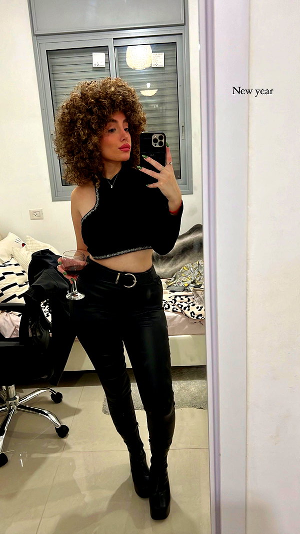 sonia.v._ instagram image archive image