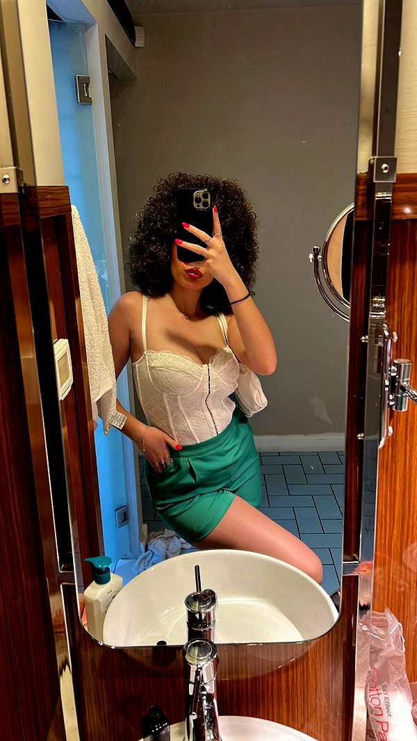 sonia.v._ instagram image archive image
