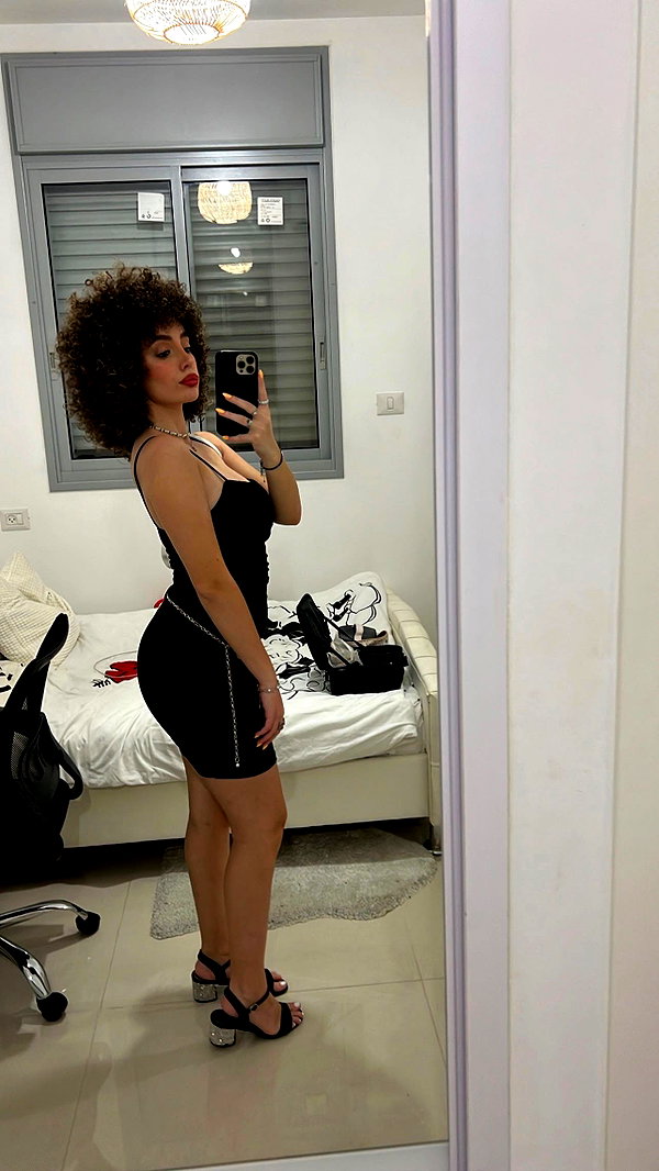 sonia.v._ instagram image archive image