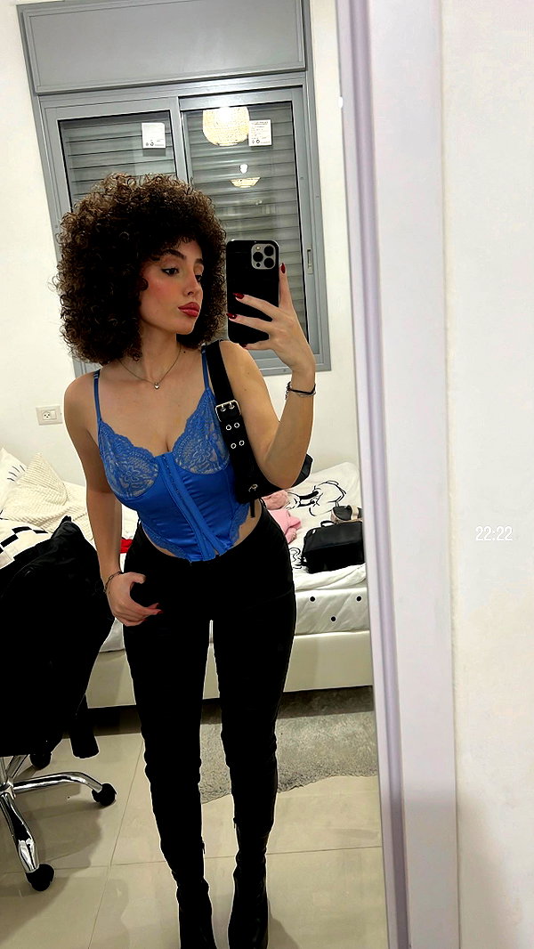 sonia.v._ instagram image archive image