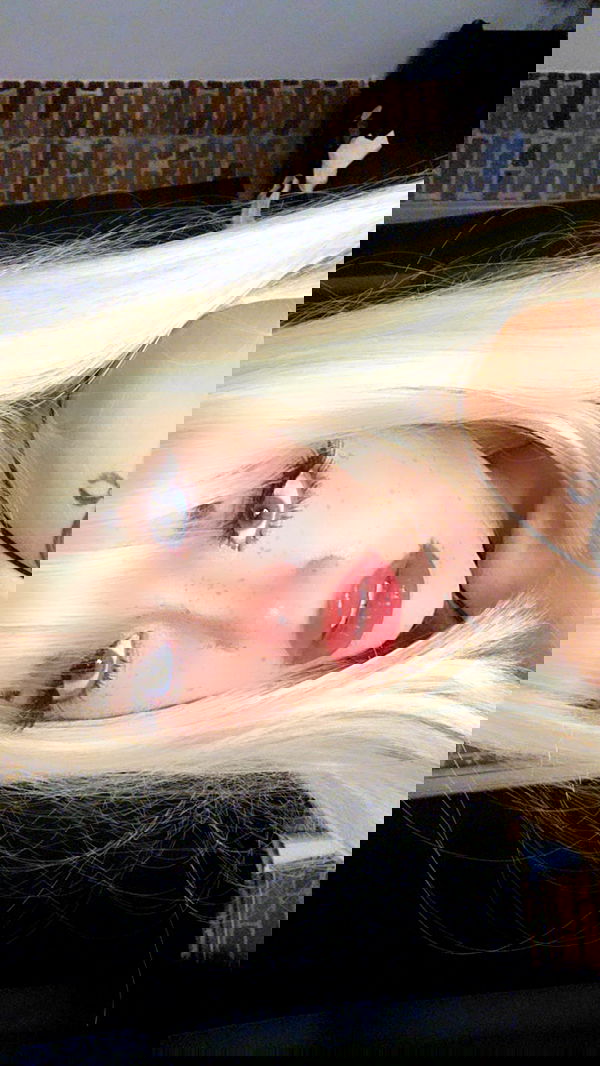 vanessa.julienne image ~ Altpins