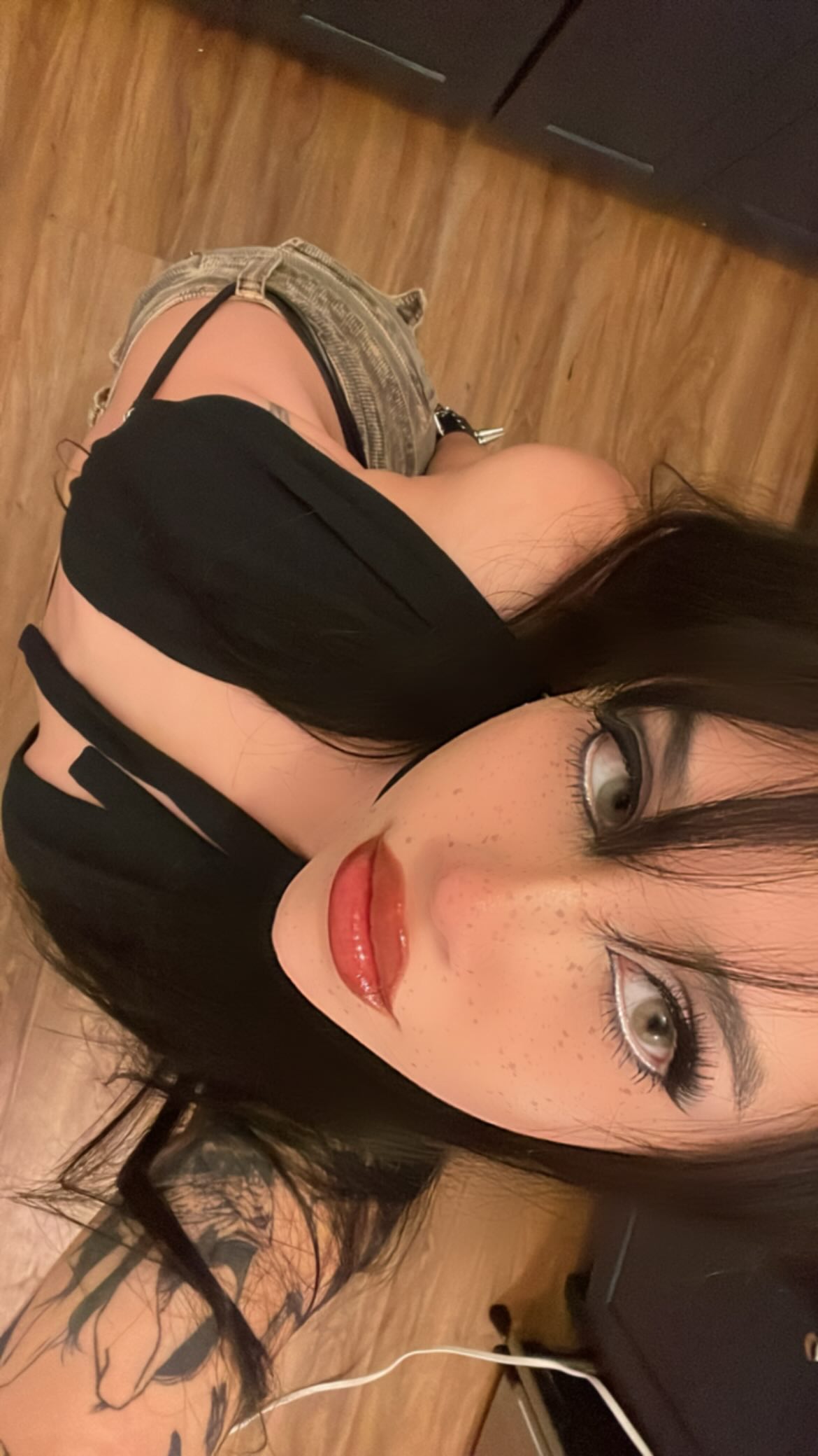 vanessa.julienne instagram image archive image