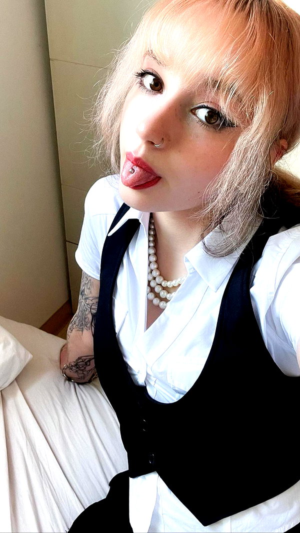 zoe.glover instagram image archive image