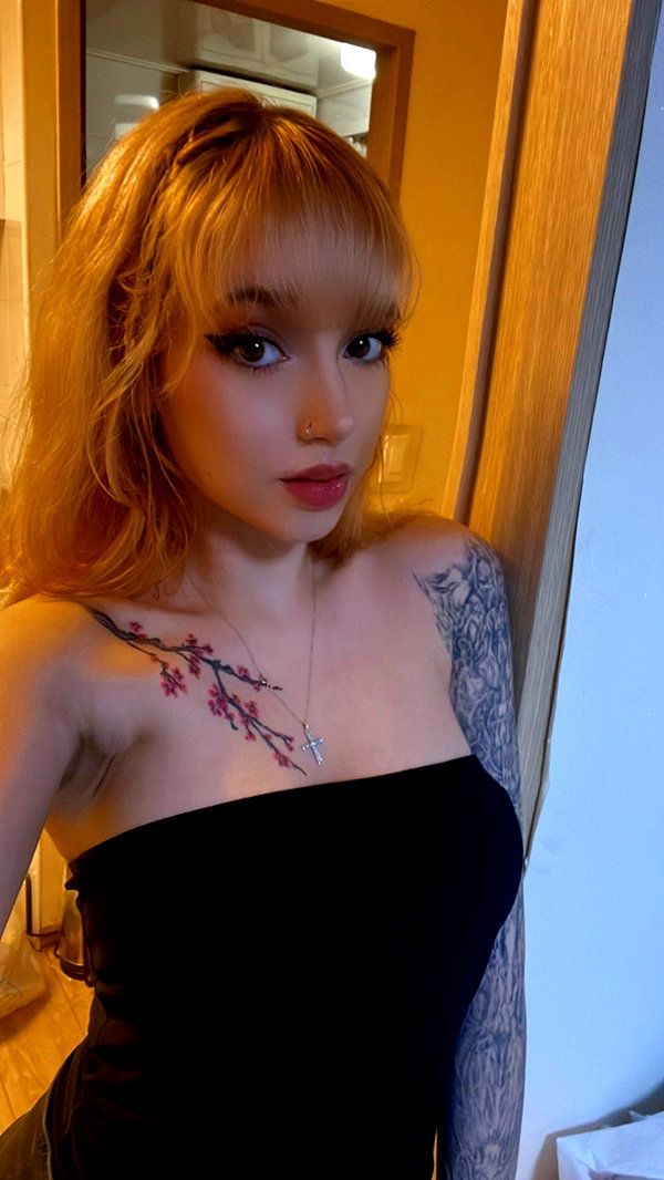 zoe.glover instagram image archive image