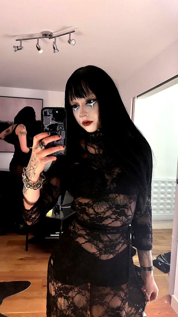 zoe.glover instagram image archive image