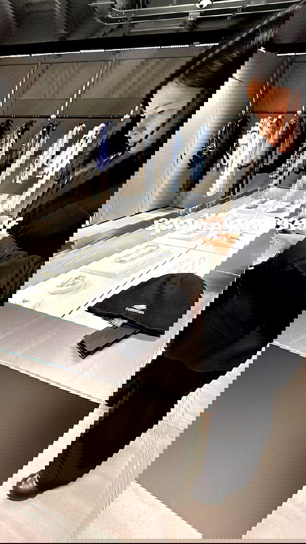 zommmbri image ~ Altpins