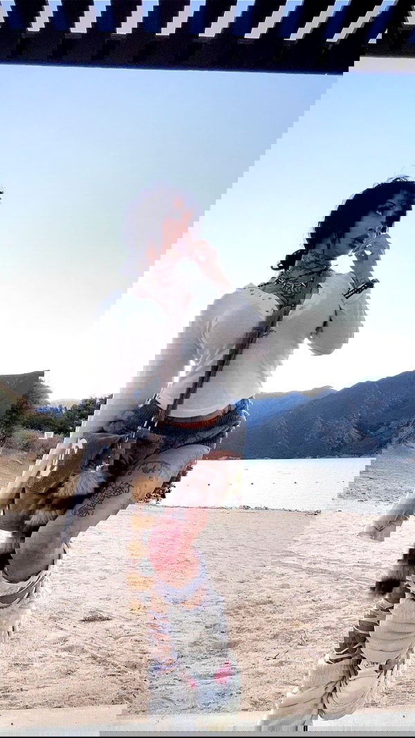 zommmbri image ~ Altpins