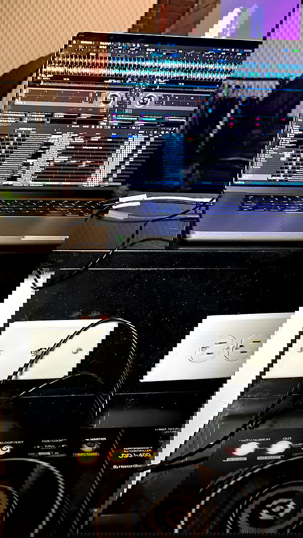 zommmbri image ~ Altpins