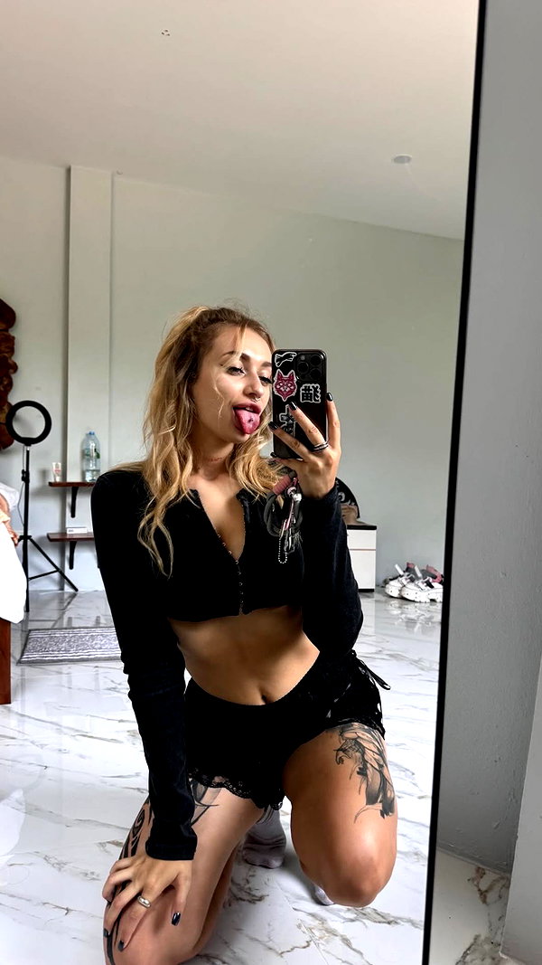 ___dana__levi instagram image archive image