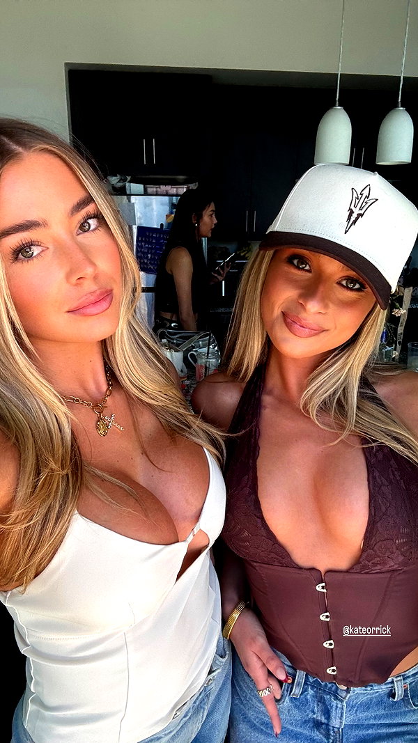 _ashleeevangelinos_ _ashleeevangelinos_ archive image