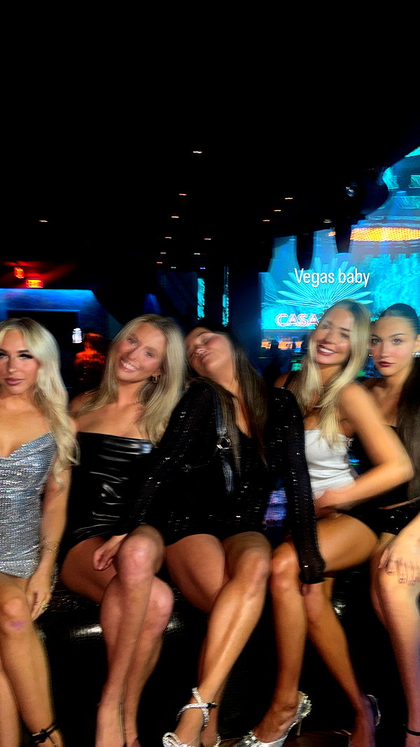 _ashleeevangelinos_ _ashleeevangelinos_ archive image