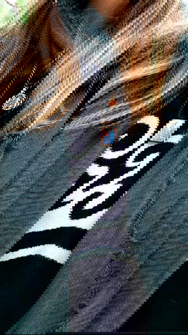 _femalien image ~ Altpins