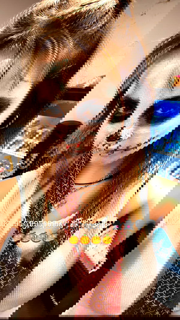 _femalien image ~ Altpins