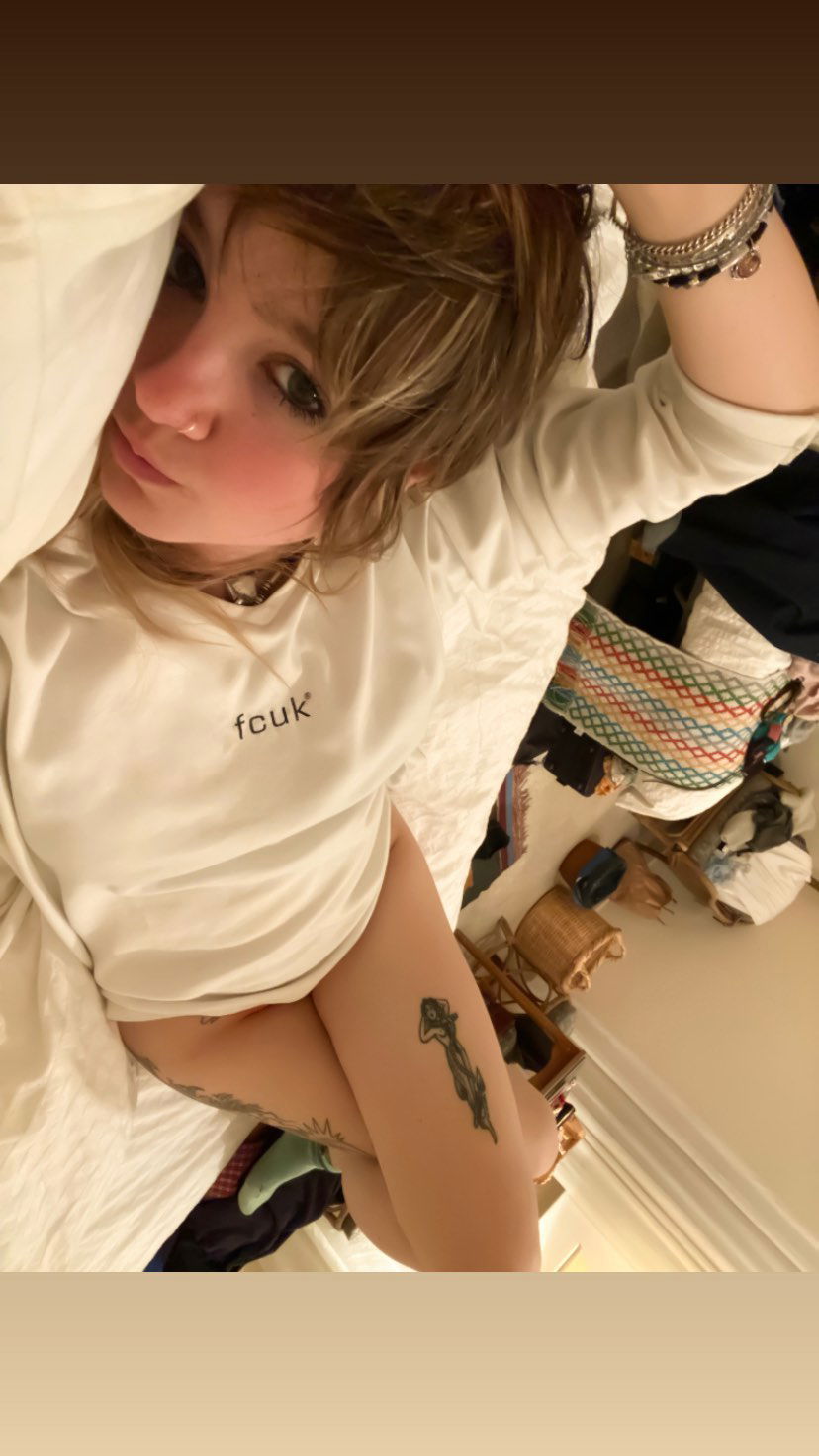 _femalien instagram image archive image