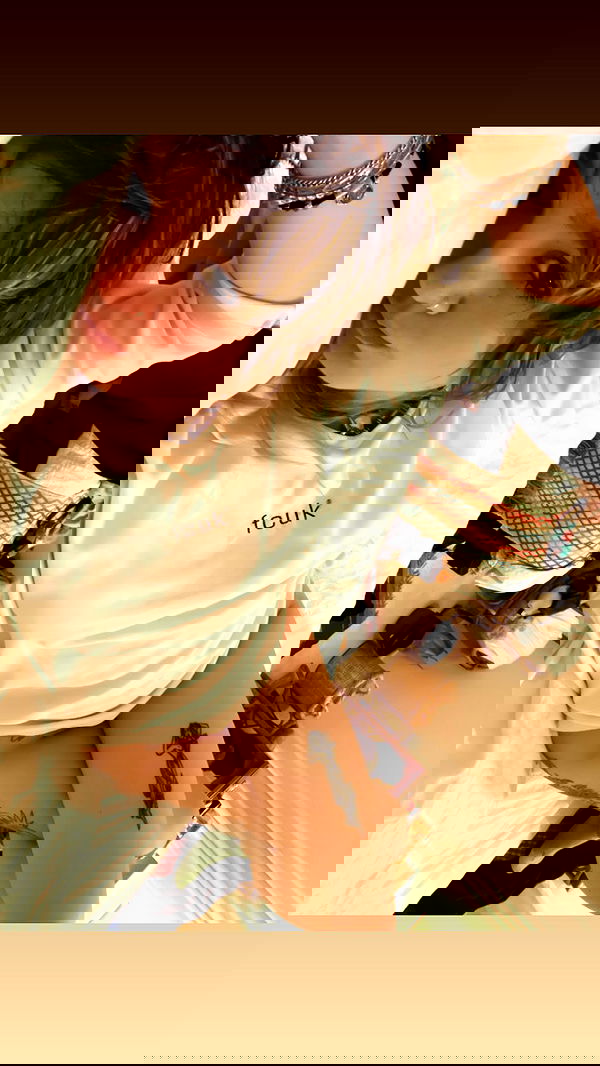 _femalien image ~ Altpins