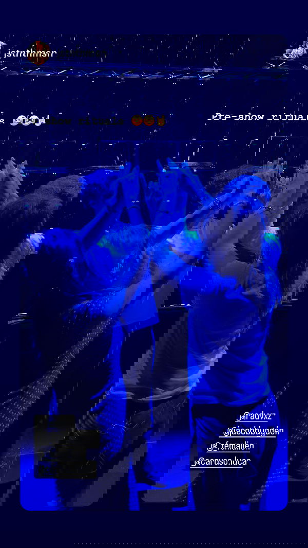 _femalien image ~ Altpins