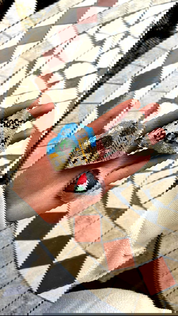 _femalien image ~ Altpins