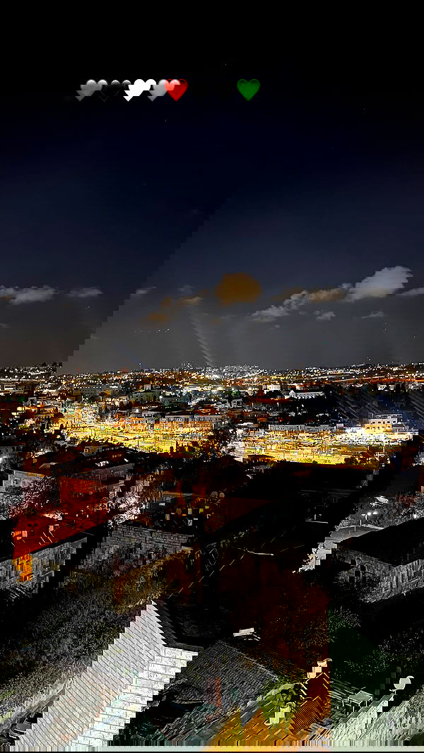 _femalien image ~ Altpins