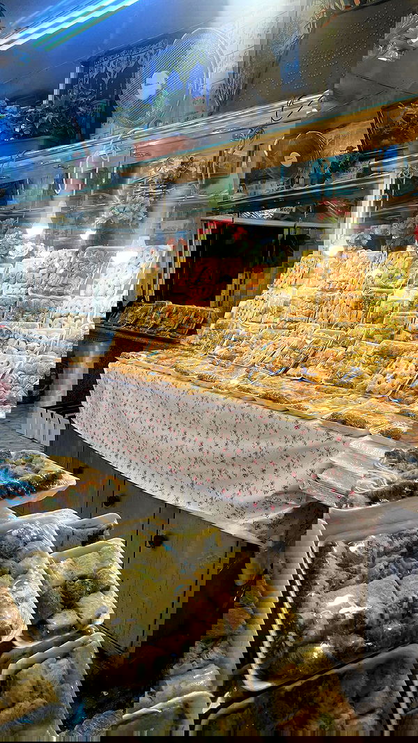 _femalien image ~ Altpins