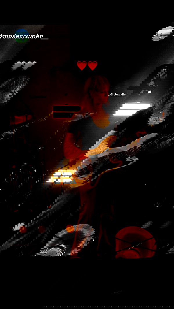 _femalien image ~ Altpins