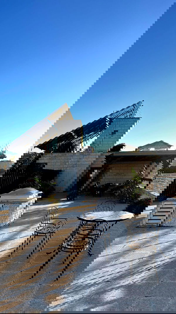 _femalien image ~ Altpins