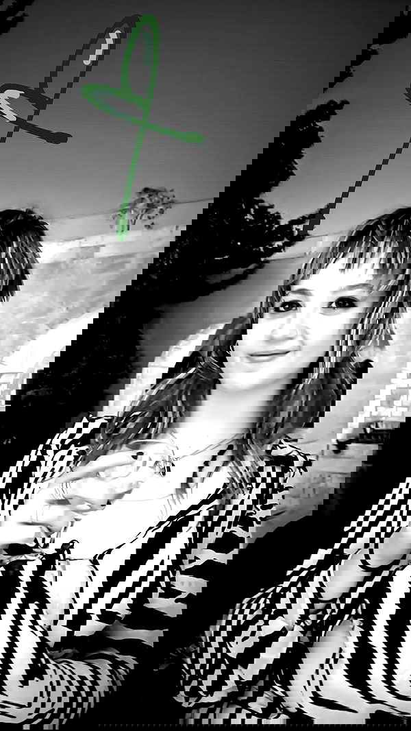 _femalien image ~ Altpins