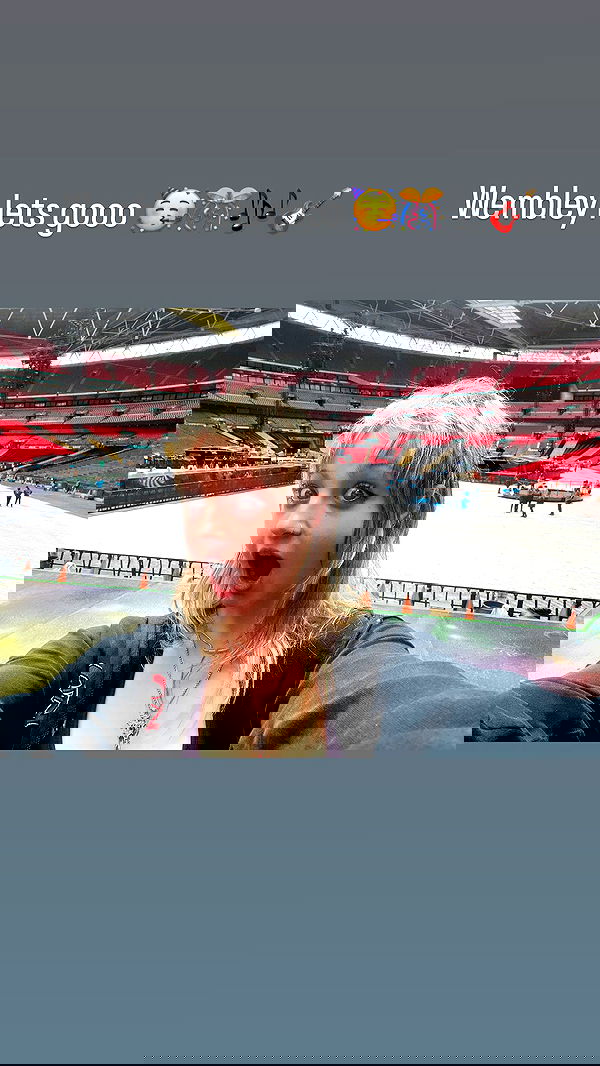 _femalien image ~ Altpins