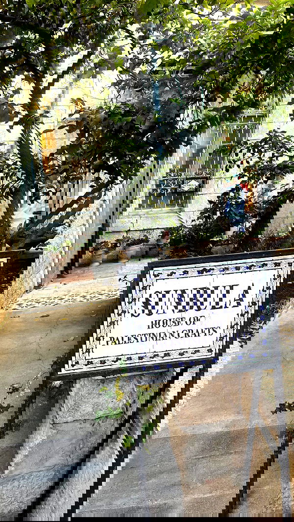 _femalien image ~ Altpins