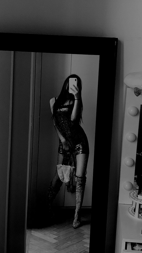 _laleonetti_ instagram image archive image