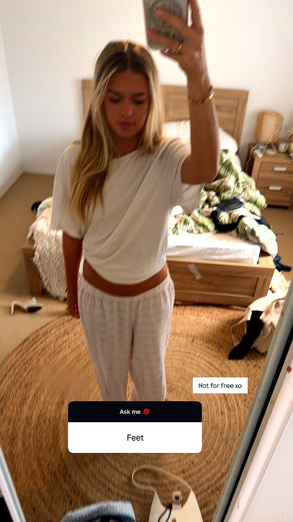 anika.wicks instagram image archive image