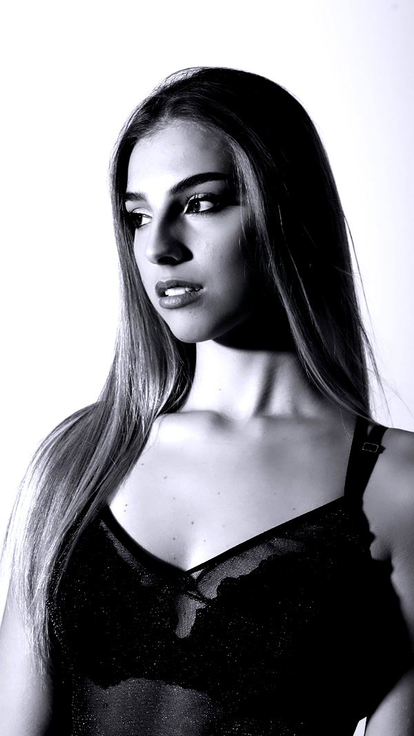 ariannachiaravalle_ instagram image archive image