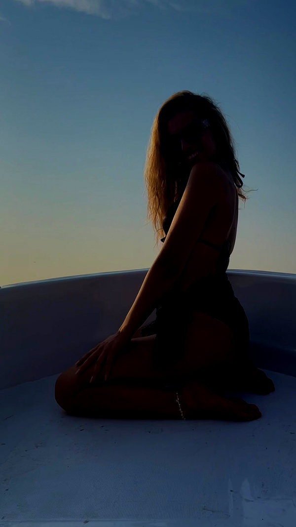 ariannachiaravalle_ instagram image archive image
