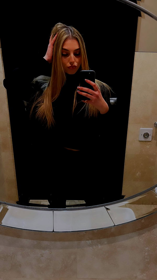 ariannachiaravalle_ instagram image archive image