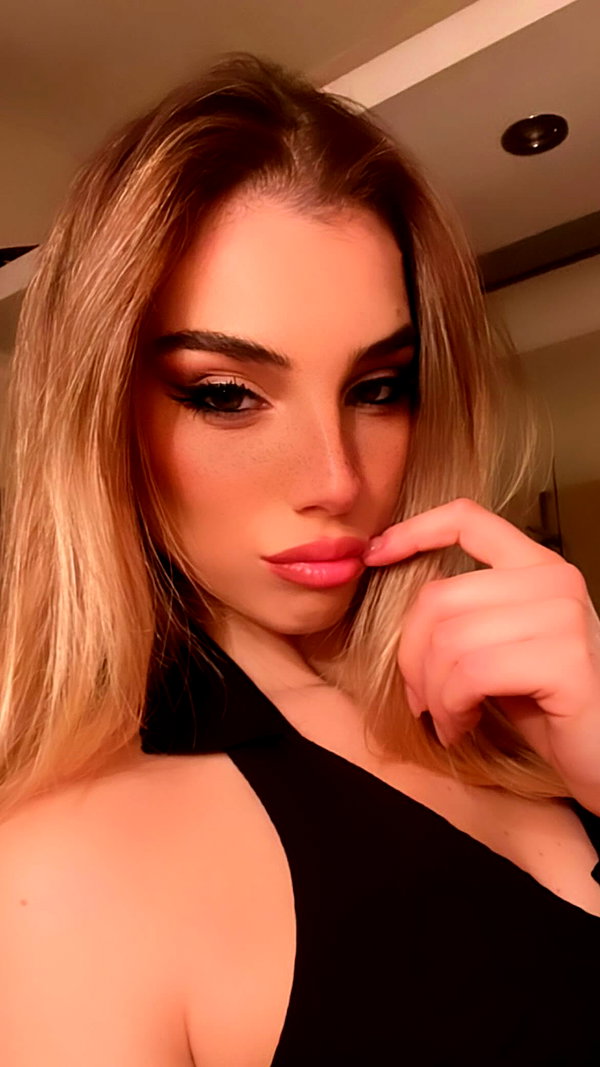 ariannachiaravalle_ instagram image archive image
