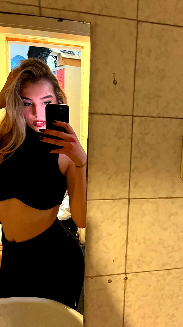 ariannachiaravalle_ instagram image archive image