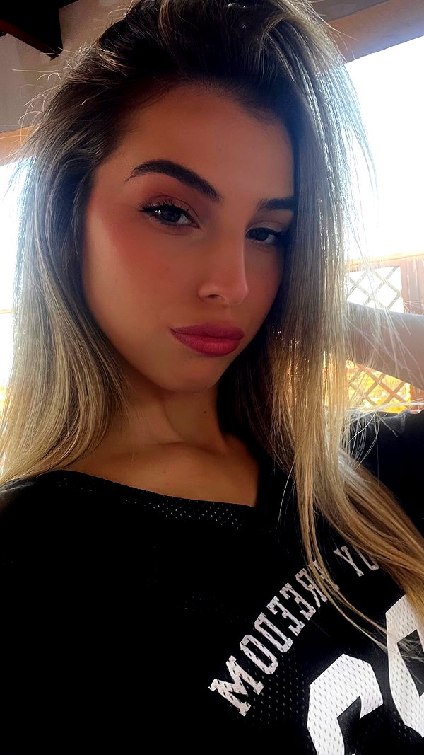 ariannachiaravalle_ instagram image archive image