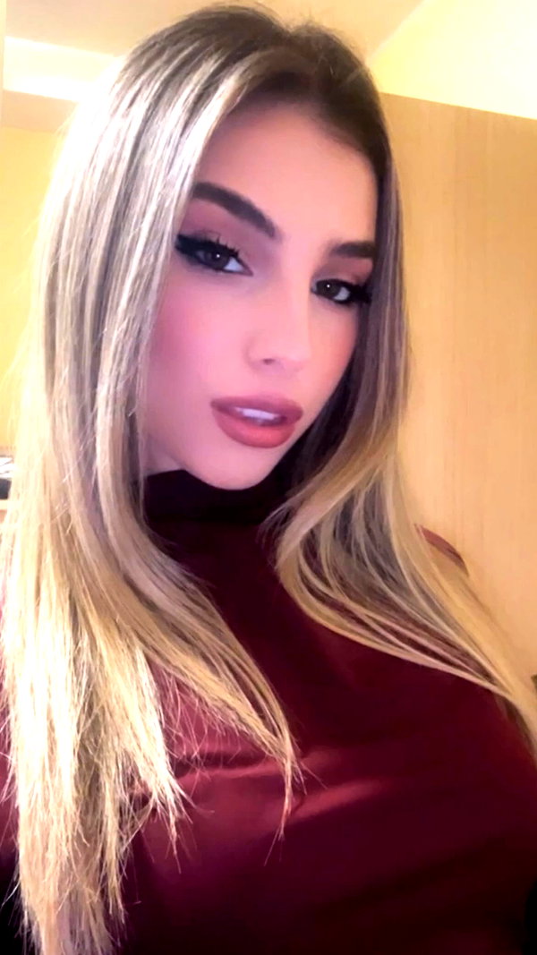 ariannachiaravalle_ instagram image archive image