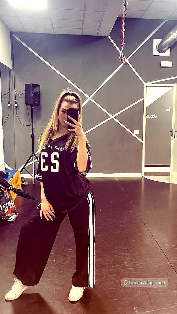 ariannachiaravalle_ instagram image archive image