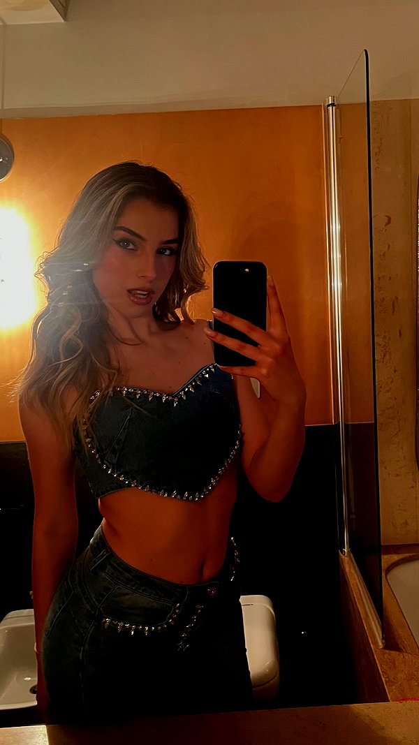 ariannachiaravalle_ instagram image archive image