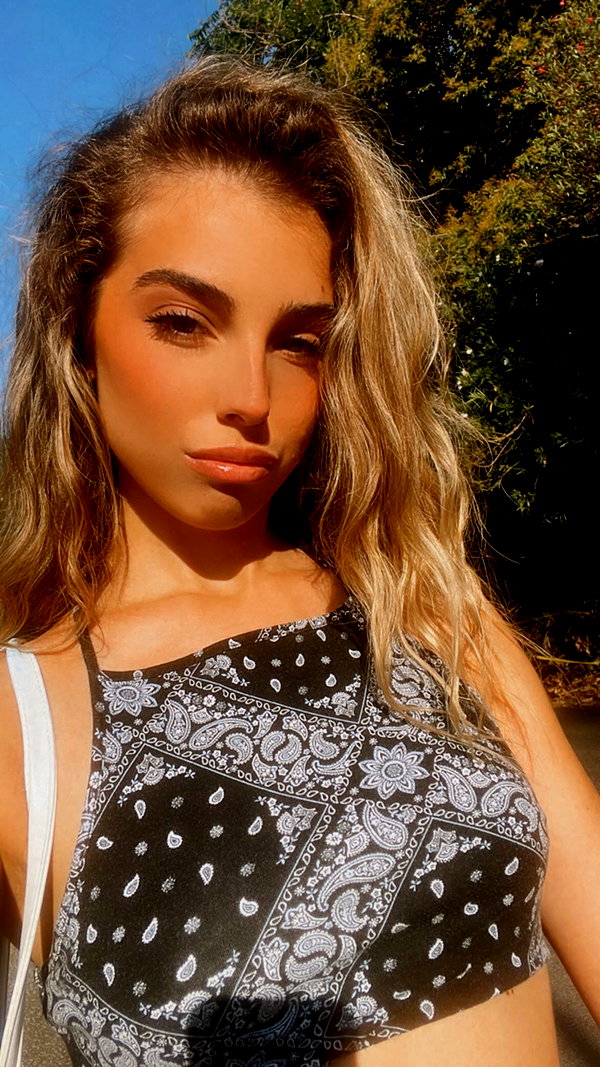 ariannachiaravalle_ instagram image archive image