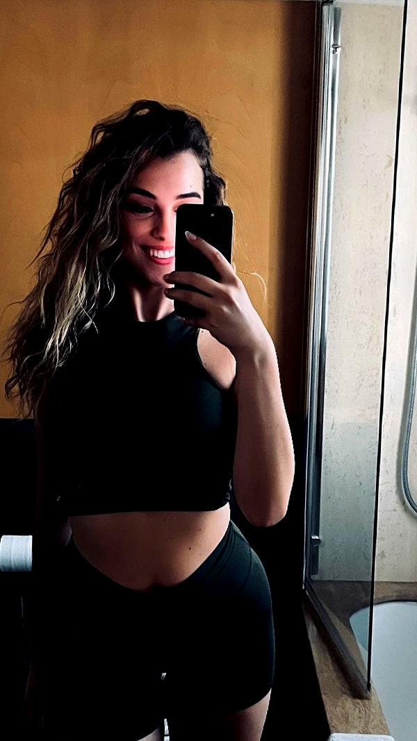 ariannachiaravalle_ instagram image archive image