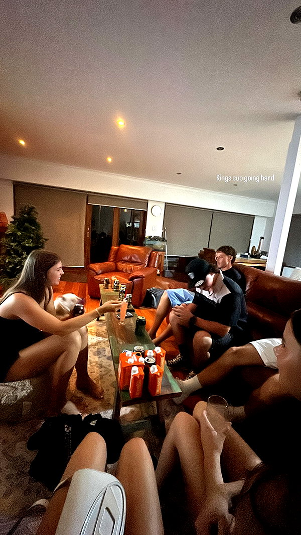 bec_benstead instagram image archive image