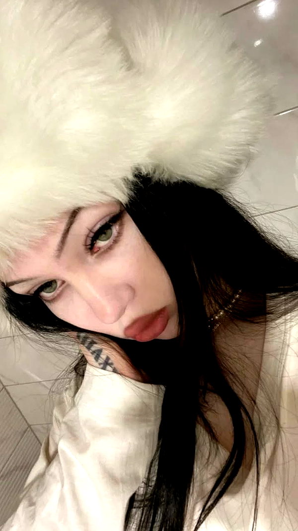 chica.niebla instagram image archive image