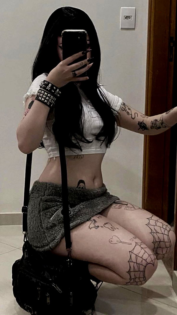 chica.niebla instagram image archive image