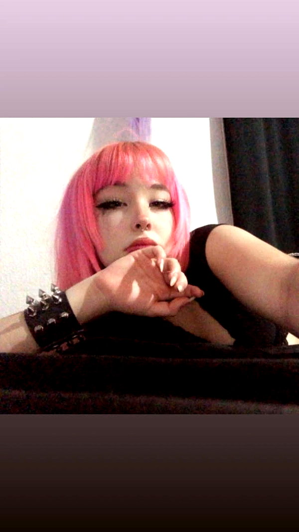 chica.niebla instagram image archive image